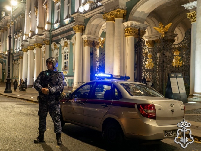 Петербургские росгвардейцы задержали посетителя Эрмитажа, нанесшего повреждения мраморной скульптуре «Императрица Александра Фёдоровна»