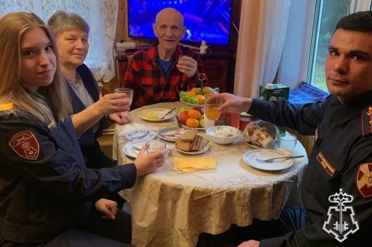 В Петербурге и Ленобласти росгвардейцы поздравили с новогодними праздниками ветеранов и матерей погибших сослуживцев