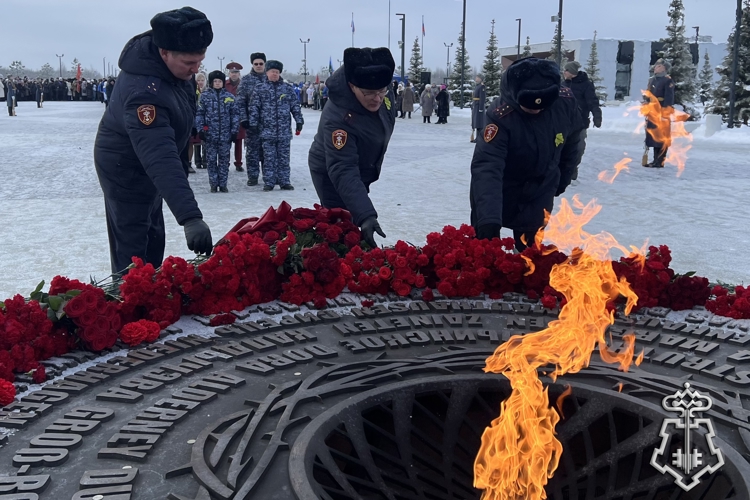 В Ленинградской области представители Росгвардии приняли участие в торжественном мероприятии, посвященном 82-ой годовщине со дня полного освобождения Ленинграда от блокады