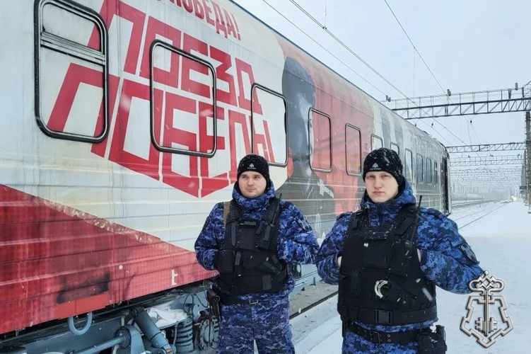 В Ленинградской области сотрудники Росгвардии посетили передвижную выставку «Поезд Победы» 