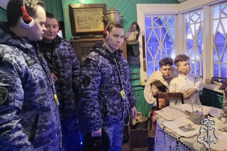 В Ленинградской области сотрудники Росгвардии посетили передвижную выставку «Поезд Победы» 