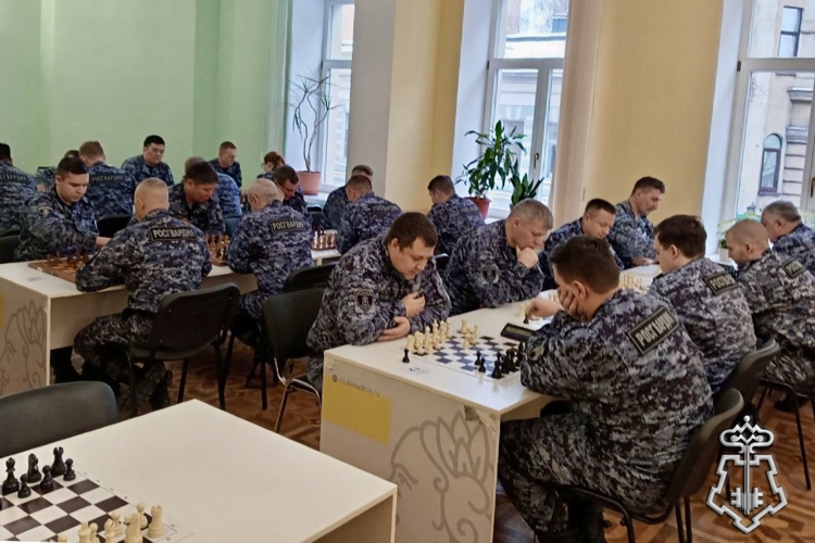 В Петербурге сотрудники вневедомственной охраны Росгвардии приняли участие в чемпионате по шахматам