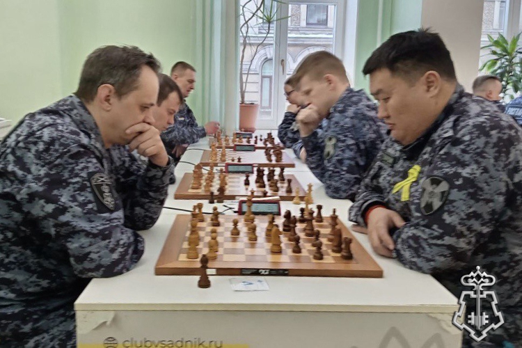 В Петербурге сотрудники вневедомственной охраны Росгвардии приняли участие в чемпионате по шахматам
