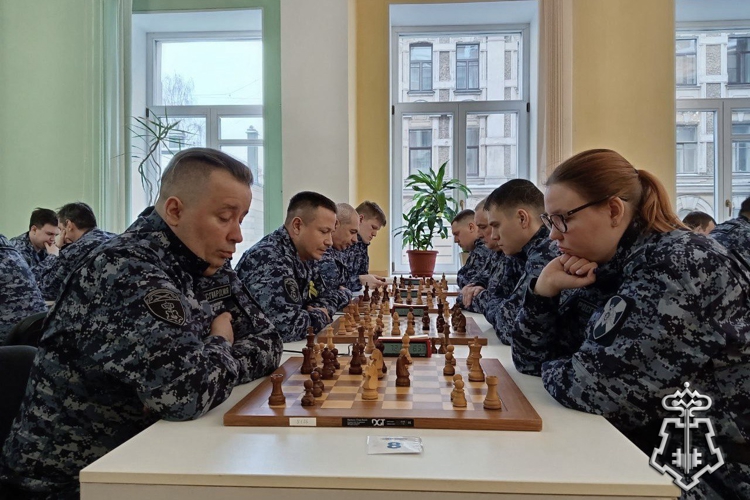 В Петербурге сотрудники вневедомственной охраны Росгвардии приняли участие в чемпионате по шахматам
