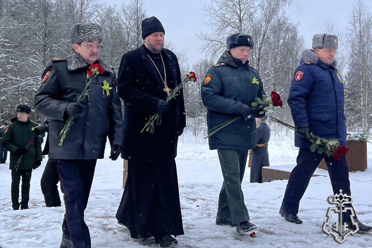 На Невском пятачке сотрудники и военнослужащие Росгвардии почтили память павших защитников Ленинграда