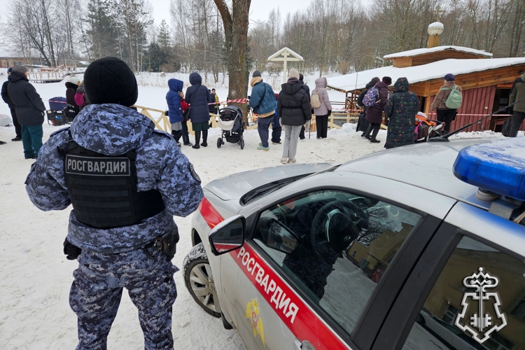 Сотрудники Росгвардии обеспечили правопорядок в праздник Крещения в Санкт-Петербурге и Ленинградской области