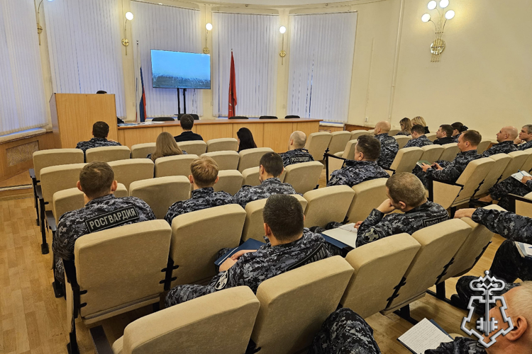 В Санкт-Петербурге и Ленинградской области в подразделениях вневедомственной охраны Росгвардии приступили к зимнему периоду подготовки