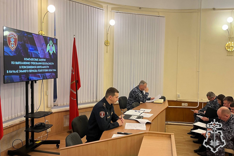 В Санкт-Петербурге и Ленинградской области в подразделениях вневедомственной охраны Росгвардии приступили к зимнему периоду подготовки
