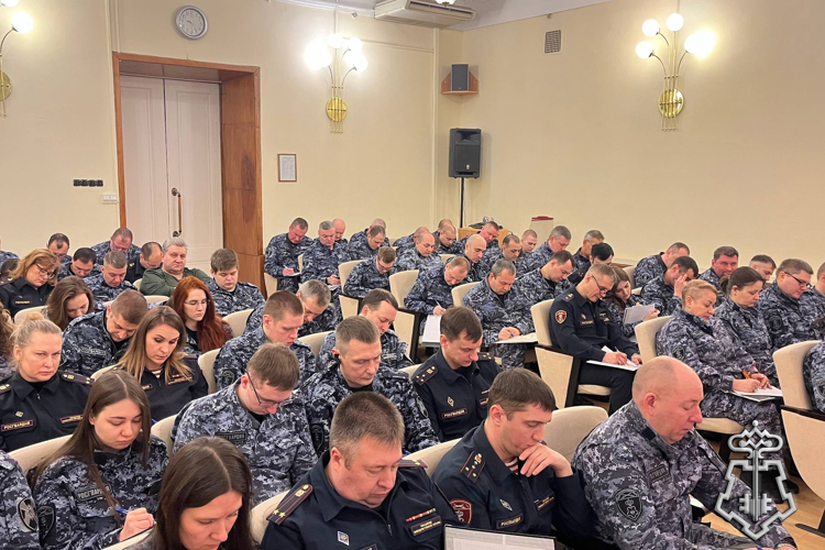 В Санкт-Петербурге и Ленинградской области в подразделениях вневедомственной охраны Росгвардии приступили к зимнему периоду подготовки