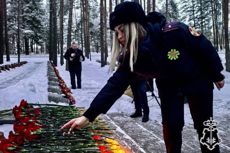В Санкт-Петербурге и Ленинградской области представители Росгвардии приняли участие в мероприятиях, приуроченных ко Дню полного освобождения Ленинграда от фашистской блокады