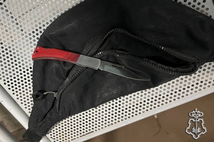 В центре Санкт-Петербурга сотрудники Росгвардии задержали дебошира, угрожавшего ножом работнице заведения фастфуда 