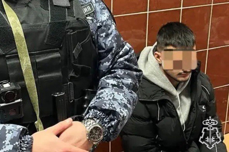 В Петербурге наряд вневедомственной охраны задержал рецидивиста, пытавшегося убежать из магазина с похищенными товарами