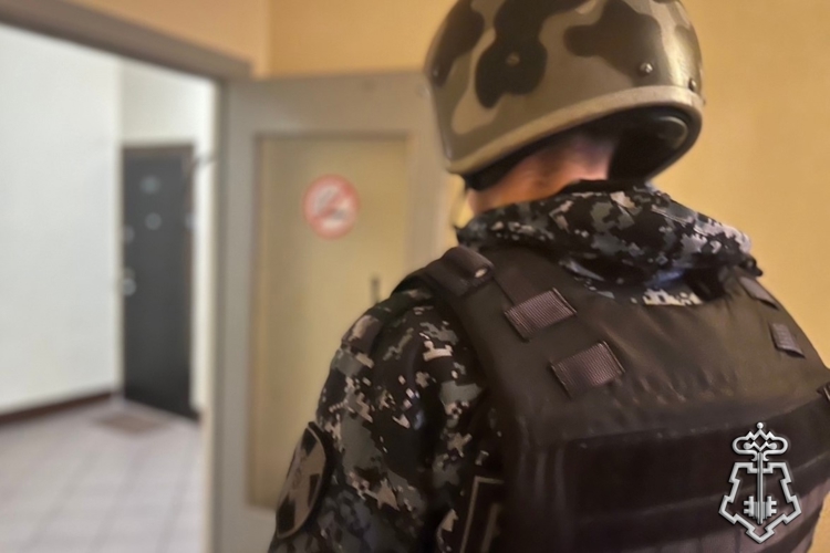 В Петербурге росгвардейцы задержали правонарушителя, угрожавшего убийством соседям в съемной квартире