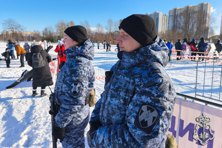 В Санкт-Петербурге и Ленинградской области сотрудники Росгвардии обеспечили охрану общественного порядка и приняли участие в спортивном мероприятии «Лыжня России — 2026»