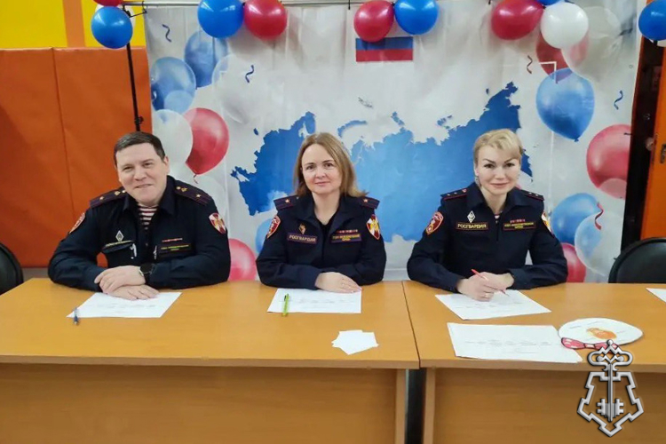 В Петербурге росгвардейцы приняли участие в мероприятии, посвященном Дню защитника Отечества