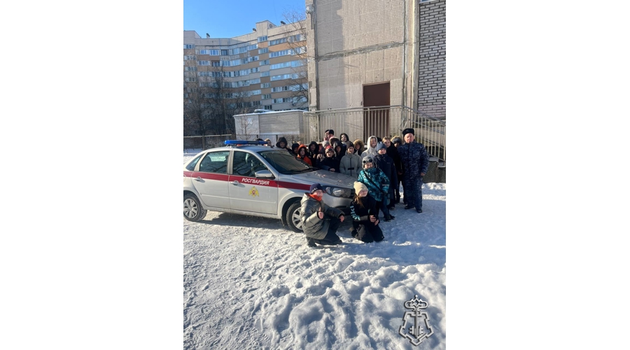 В Санкт-Петербурге представители Росгвардии провели встречу со школьниками, приуроченную ко Дню защитника Отечества