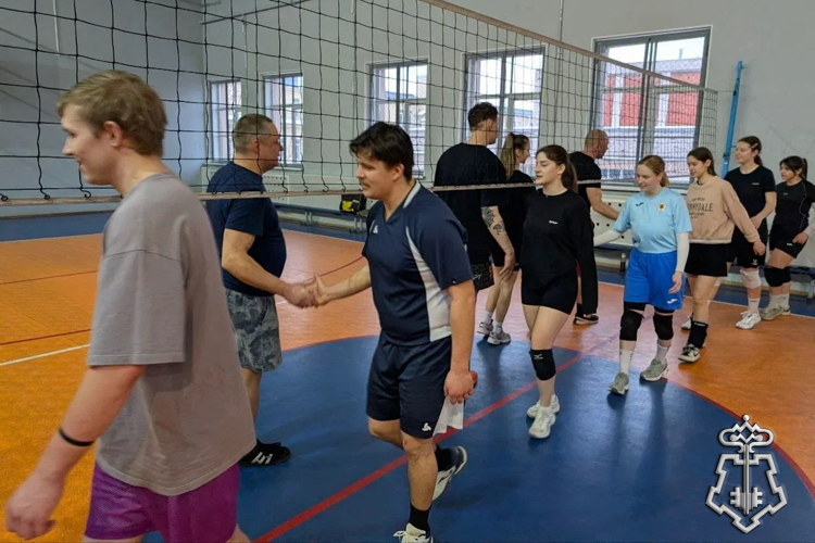 В Санкт-Петербурге сотрудники Росгвардии приняли участие в товарищеском матче по волейболу