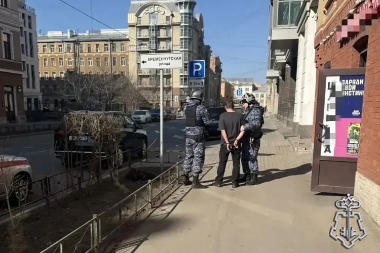 В центре Петербурга наряд Росгвардии задержал правонарушителя, похитившего полушубок стоимостью 1,4 млн рублей