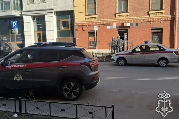 В центре Петербурга наряд Росгвардии задержал правонарушителя, похитившего полушубок стоимостью 1,4 млн рублей