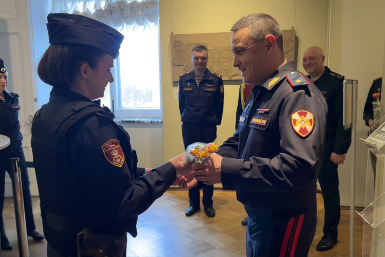 Командование Северо-Западного округа Росгвардии поздравило сотрудниц вневедомственной охраны с Международным женским днем
