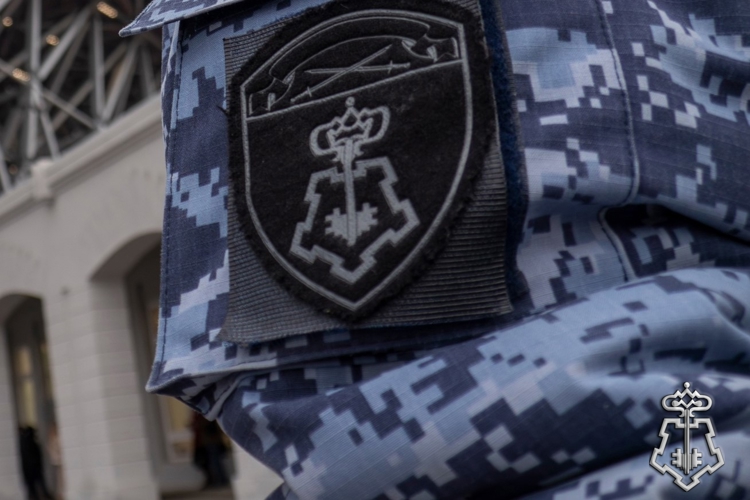 Сотрудники Росгвардии задержали нетрезвого дебошира, нарушавшего общественный порядок в одном из отелей Петербурга