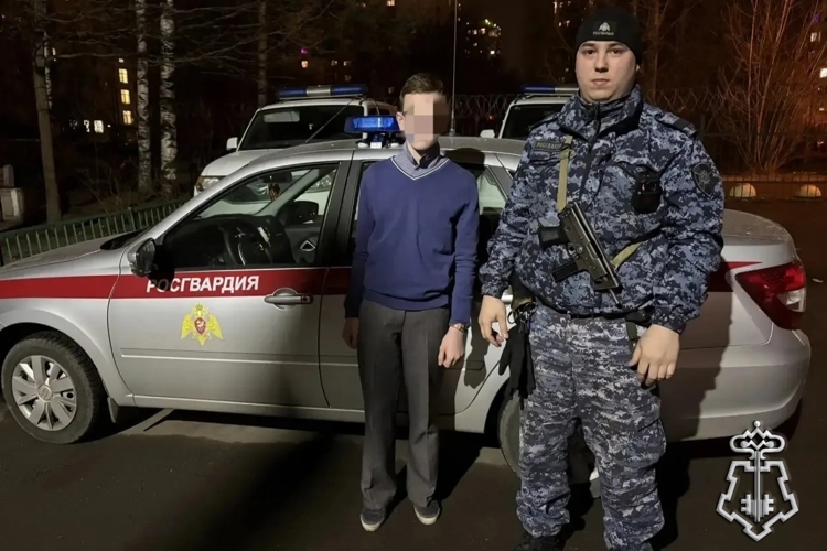 В Санкт-Петербурге росгвардейцы разыскали несовершеннолетнего, ушедшего из дома в Кировском районе