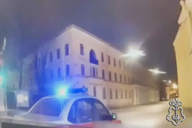 Наряд Росгвардии задержал дебошира, демонстрировавшего пневматический пистолет в ходе конфликта в одном из баров Петербурга