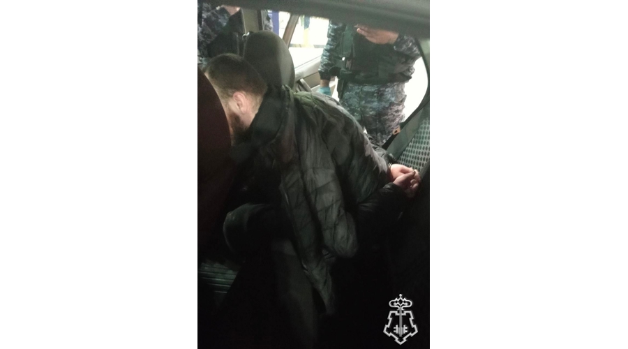 В Петербурге сотрудники Росгвардии задержали грабителя-рецидивиста, нанесшего резаные раны лица работнику сетевого магазина  