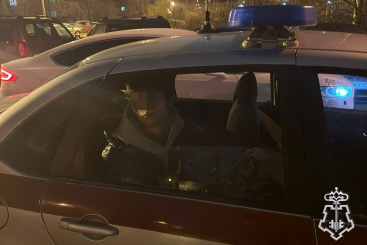 В Невском районе Петербурга наряд Росгвардии задержал участника драки, подозреваемого в нанесении побоев несовершеннолетнему