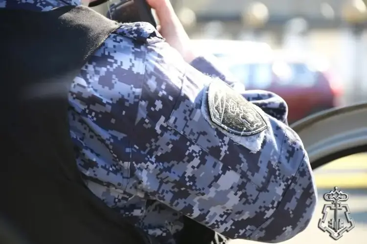 В Санкт-Петербурге наряд Росгвардии задержал дебошира, нанесшего побои продавцу и посетителю салона оптики