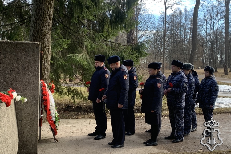 В Санкт-Петербурге росгвардейцы почтили память павших защитников Отечества