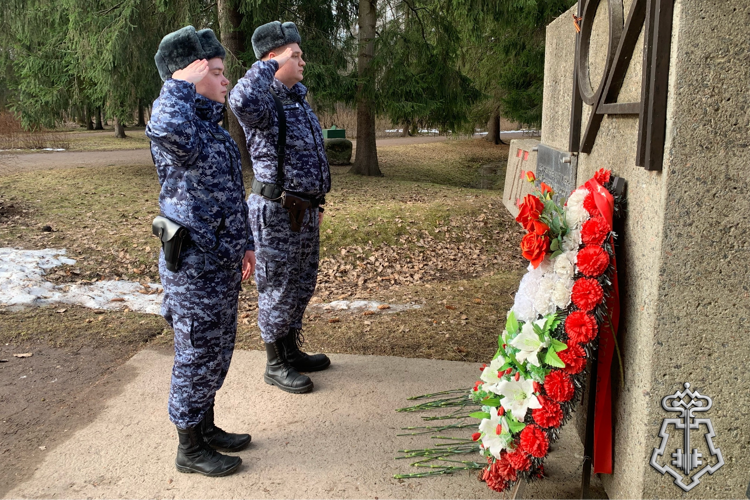 В Санкт-Петербурге росгвардейцы почтили память павших защитников Отечества