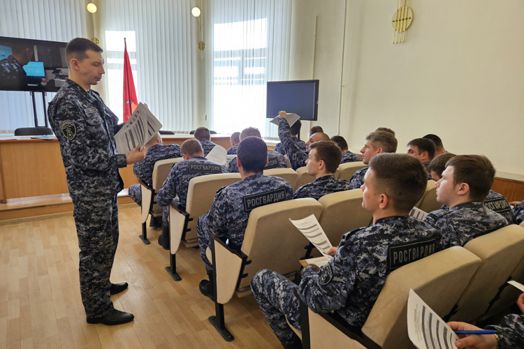 Среди сотрудников групп задержания вневедомственной охраны Росгвардии по Санкт-Петербургу и Ленинградской области прошел II этап конкурса «Лучший по профессии»
