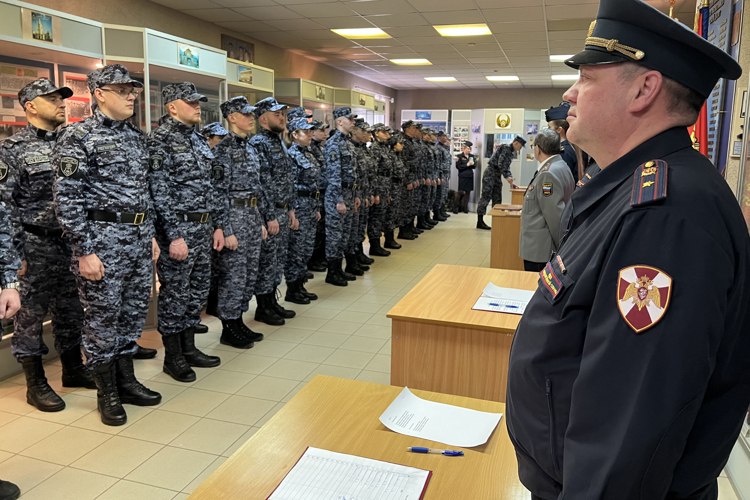 В преддверии 10-летия образования Росгвардии и 215-летия войск правопорядка петербургские росгвардейцы приняли присягу на верность Родине 