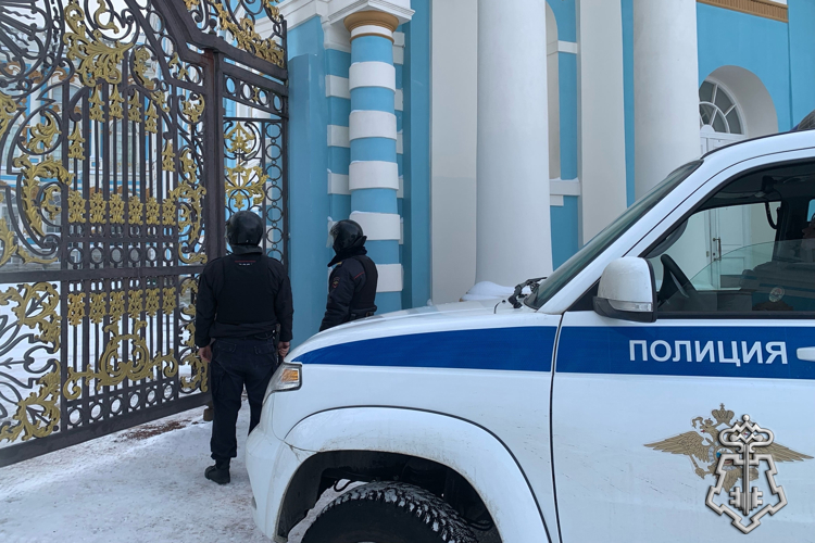 В Петербурге сотрудники Росгвардии провели занятия по нейтрализации вооруженных преступников и освобождению заложников в Екатерининском дворце