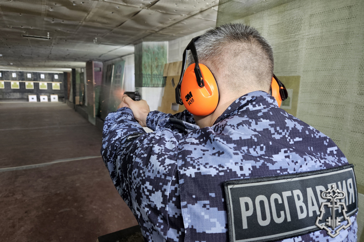 В Управлении вневедомственной охраны по Санкт-Петербургу и Ленинградской области состоялся чемпионат по стрельбе