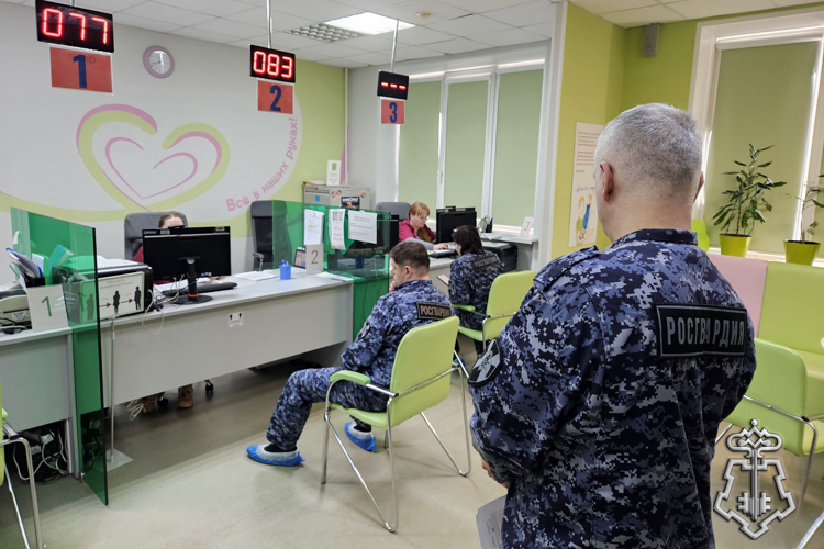 В Санкт-Петербурге сотрудники Росгвардии сдали кровь для пациентов городских больниц 