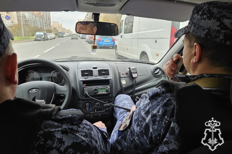 Росгвардейцы задержали гражданина, подозреваемого в угрозе убийством подростку в Парке культуры и отдыха в городе Колпино