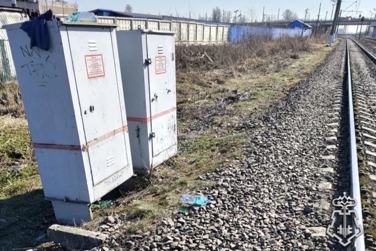 В Петербурге наряд Росгвардии задержал подростка, приехавшего на велосипеде к Шафировскому путепроводу, чтобы поджечь релейные шкафы