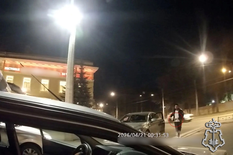 В Санкт-Петербурге наряд Росгвардии задержал двух участников конфликта, один из которых был вооружен сигнальным пистолетом