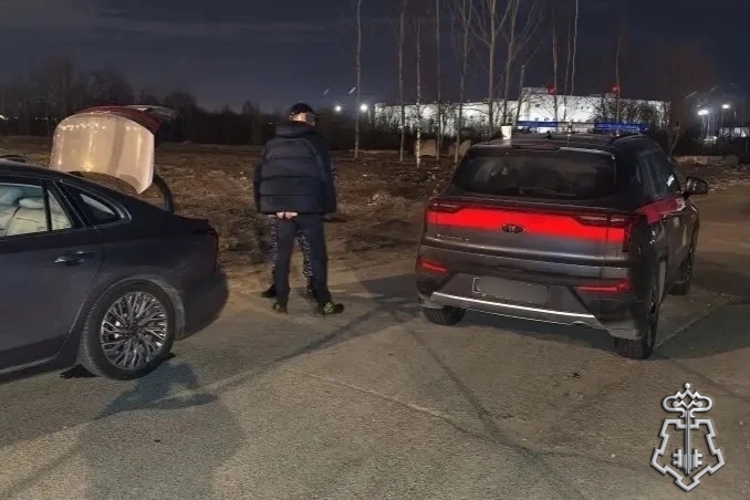 Петербургские сотрудники Росгвардии задержали правонарушителя, имевшего при себе десятки свертков с синтетическим наркотиком