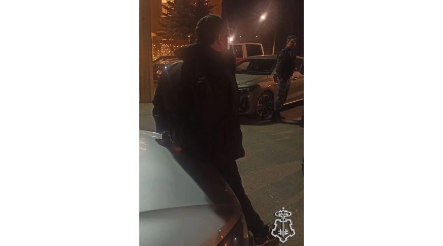 В Санкт-Петербурге наряд Росгвардии задержал двух участников конфликта, один из которых был вооружен сигнальным пистолетом