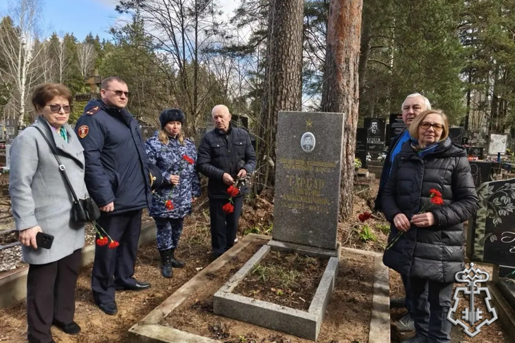 В Санкт-Петербурге представители Росгвардии почтили память Григория Гарбара, погибшего при исполнении служебного долга