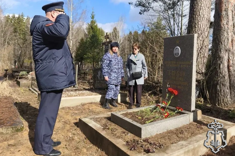 В Санкт-Петербурге представители Росгвардии почтили память Григория Гарбара, погибшего при исполнении служебного долга