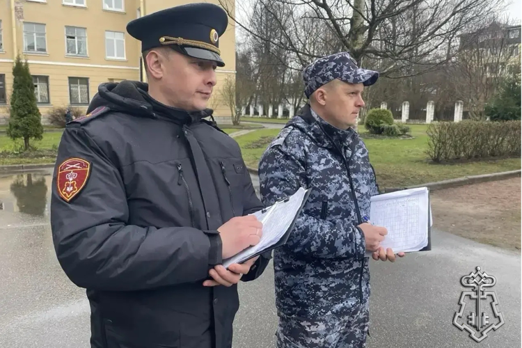 В Санкт-Петербурге представители Росгвардии осуществили судейство смотра-конкурса почетных караулов 