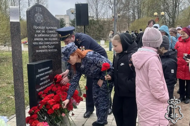 В Санкт-Петербурге и Ленинградской области сотрудники Росгвардии почтили память погибших в радиационных авариях и катастрофах