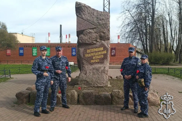 В Санкт-Петербурге и Ленинградской области сотрудники Росгвардии почтили память погибших в радиационных авариях и катастрофах