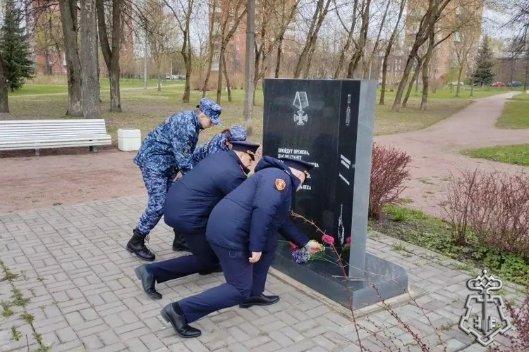 В Санкт-Петербурге и Ленинградской области сотрудники Росгвардии почтили память погибших в радиационных авариях и катастрофах