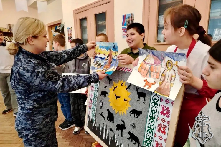В Санкт-Петербурге сотрудники Росгвардии провели встречи со школьниками и студентами