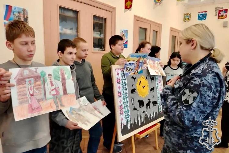 В Санкт-Петербурге сотрудники Росгвардии провели встречи со школьниками и студентами